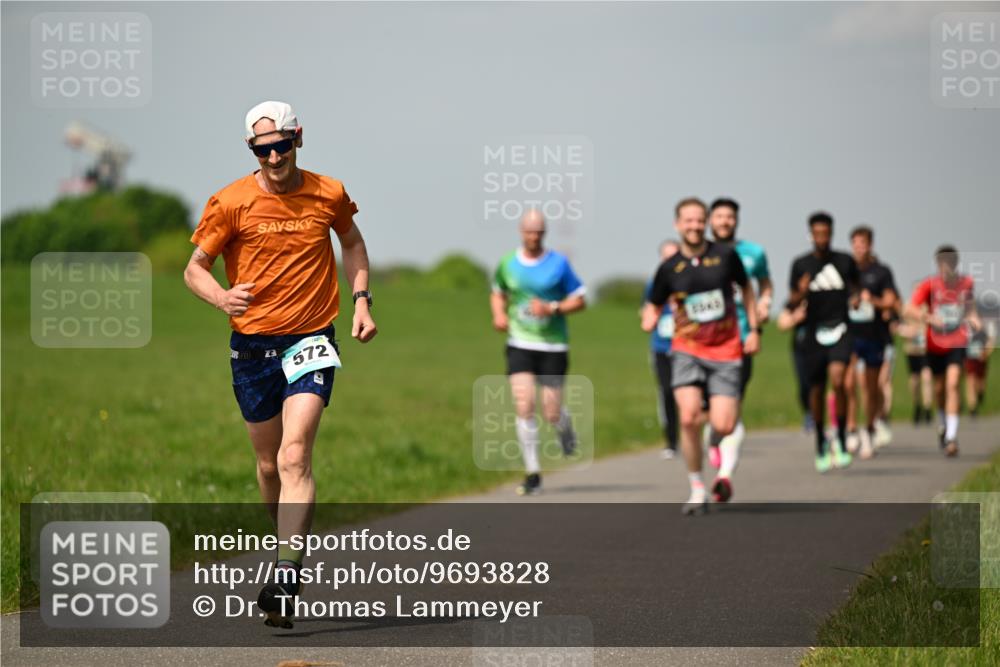 10.05.2026 - 8. Wedeler Halbmarathon Dr. Thomas Lammeyer http://msf.ph/oto/9693828 10.05.2026 11:18:36 Laufen 572 meine-sportfotos.de