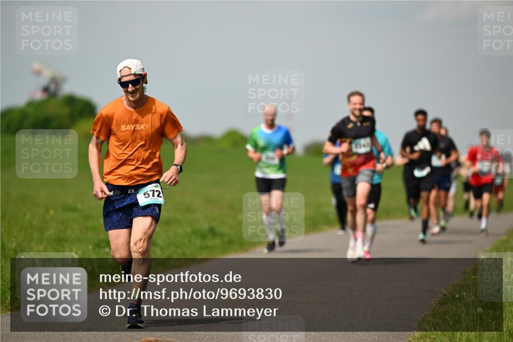 10.05.2026 - 8. Wedeler Halbmarathon Dr. Thomas Lammeyer http://msf.ph/oto/9693830 10.05.2026 11:18:37 Laufen 572 meine-sportfotos.de