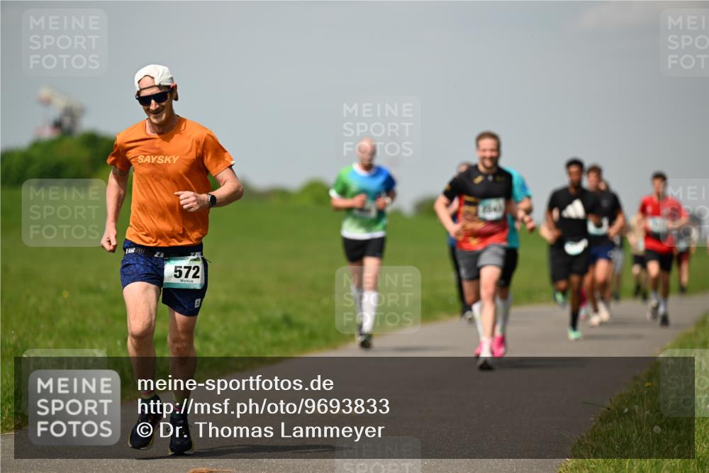 10.05.2026 - 8. Wedeler Halbmarathon Dr. Thomas Lammeyer http://msf.ph/oto/9693833 10.05.2026 11:18:37 Laufen 572 meine-sportfotos.de