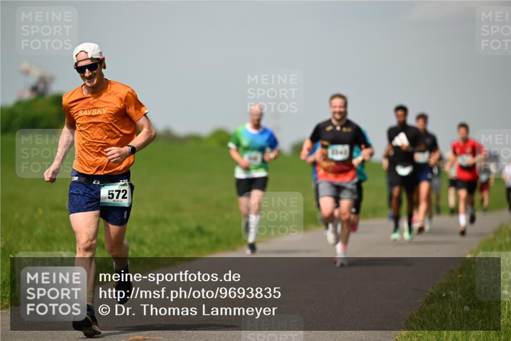 10.05.2026 - 8. Wedeler Halbmarathon Dr. Thomas Lammeyer http://msf.ph/oto/9693835 10.05.2026 11:18:37 Laufen 572 meine-sportfotos.de