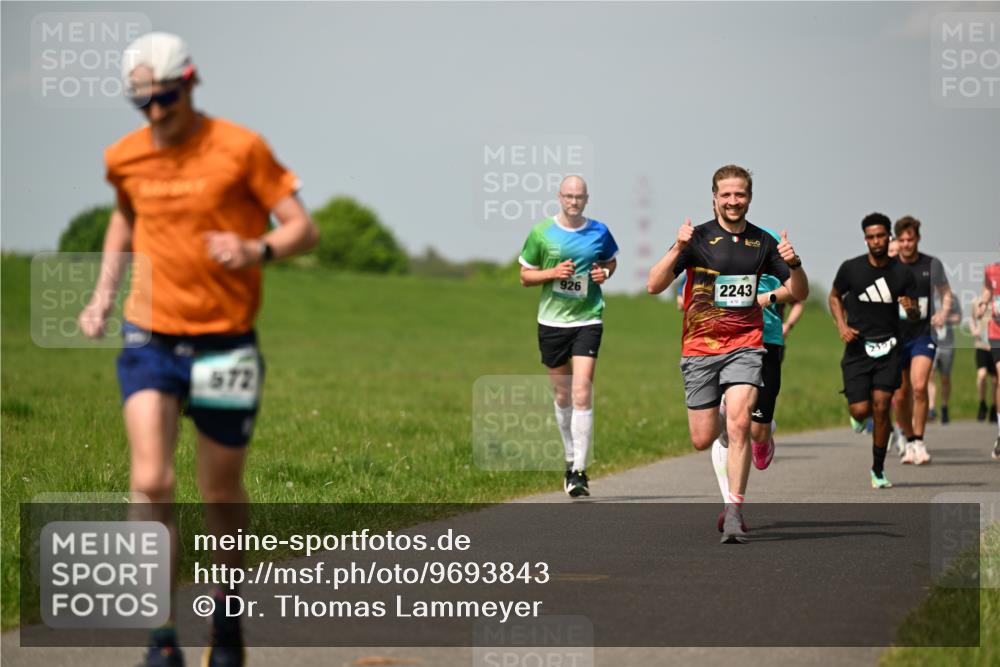 10.05.2026 - 8. Wedeler Halbmarathon Dr. Thomas Lammeyer http://msf.ph/oto/9693843 10.05.2026 11:18:37 Laufen 572, 926, 2243 meine-sportfotos.de