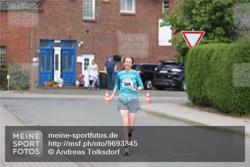 10.05.2026 - 8. Wedeler Halbmarathon Andreas Tolksdorf http://msf.ph/oto/9693845 10.05.2026 10:20:32 Laufen 398 meine-sportfotos.de