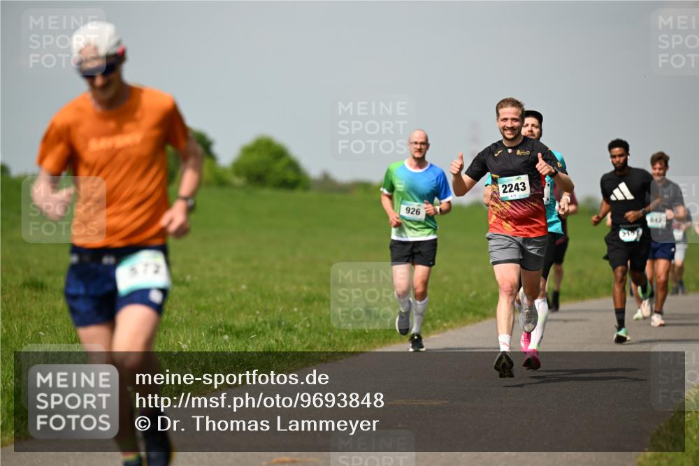 10.05.2026 - 8. Wedeler Halbmarathon Dr. Thomas Lammeyer http://msf.ph/oto/9693848 10.05.2026 11:18:38 Laufen 926, 2243, 642 meine-sportfotos.de