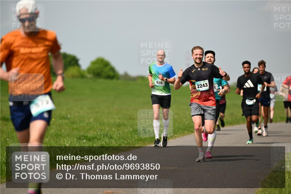 10.05.2026 - 8. Wedeler Halbmarathon Dr. Thomas Lammeyer http://msf.ph/oto/9693850 10.05.2026 11:18:38 Laufen 926, 2243, 2957 meine-sportfotos.de
