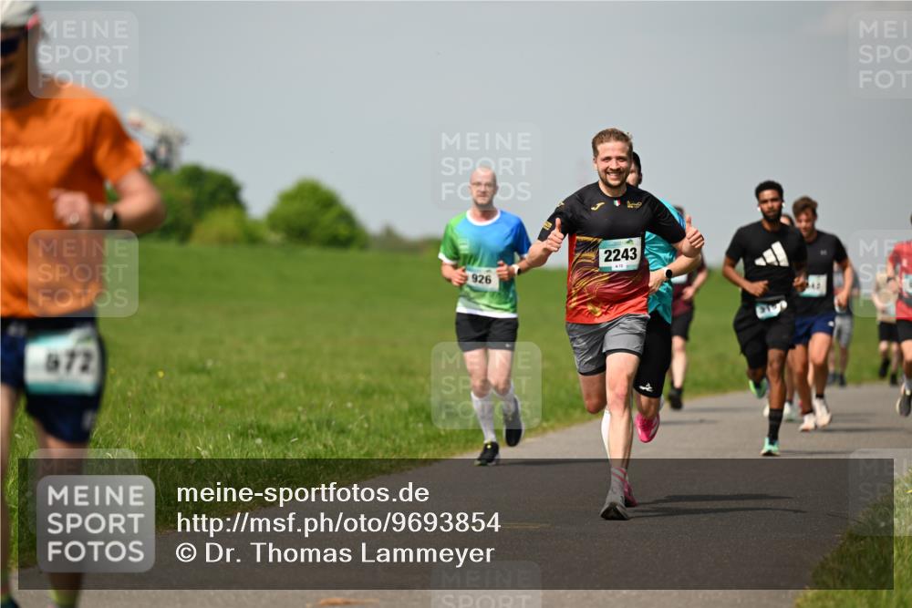 10.05.2026 - 8. Wedeler Halbmarathon Dr. Thomas Lammeyer http://msf.ph/oto/9693854 10.05.2026 11:18:38 Laufen 672, 926, 2243 meine-sportfotos.de