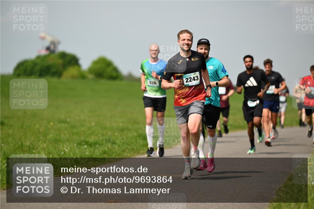 10.05.2026 - 8. Wedeler Halbmarathon Dr. Thomas Lammeyer http://msf.ph/oto/9693864 10.05.2026 11:18:39 Laufen 926, 2243 meine-sportfotos.de