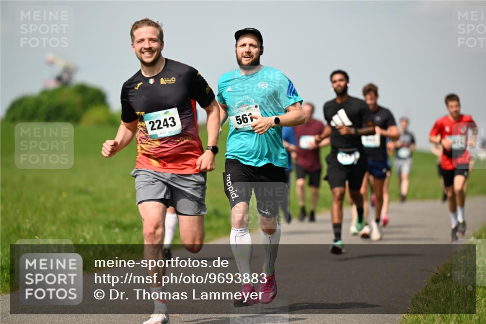 10.05.2026 - 8. Wedeler Halbmarathon Dr. Thomas Lammeyer http://msf.ph/oto/9693883 10.05.2026 11:18:40 Laufen 2243, 561 meine-sportfotos.de