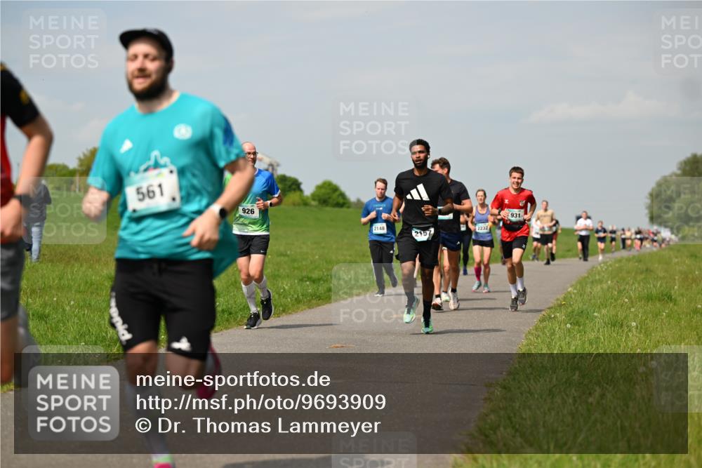10.05.2026 - 8. Wedeler Halbmarathon Dr. Thomas Lammeyer http://msf.ph/oto/9693909 10.05.2026 11:18:42 Laufen 561, 926, 931, 2148, 2157, 2232 meine-sportfotos.de