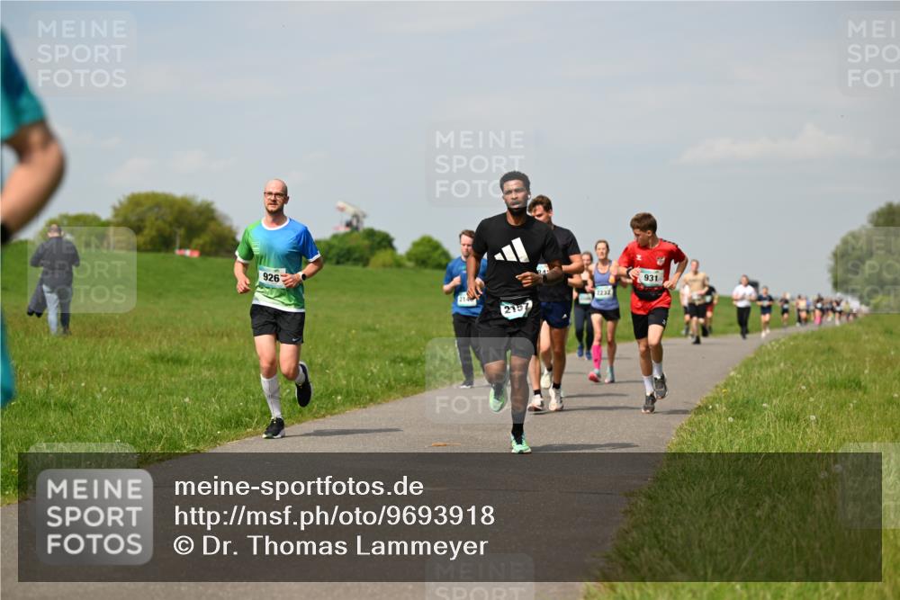 10.05.2026 - 8. Wedeler Halbmarathon Dr. Thomas Lammeyer http://msf.ph/oto/9693918 10.05.2026 11:18:43 Laufen 926, 2232, 931 meine-sportfotos.de