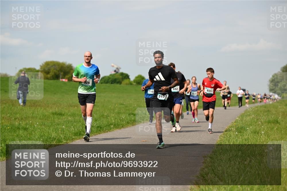 10.05.2026 - 8. Wedeler Halbmarathon Dr. Thomas Lammeyer http://msf.ph/oto/9693922 10.05.2026 11:18:43 Laufen 2148, 2157, 842, 931, 2232 meine-sportfotos.de