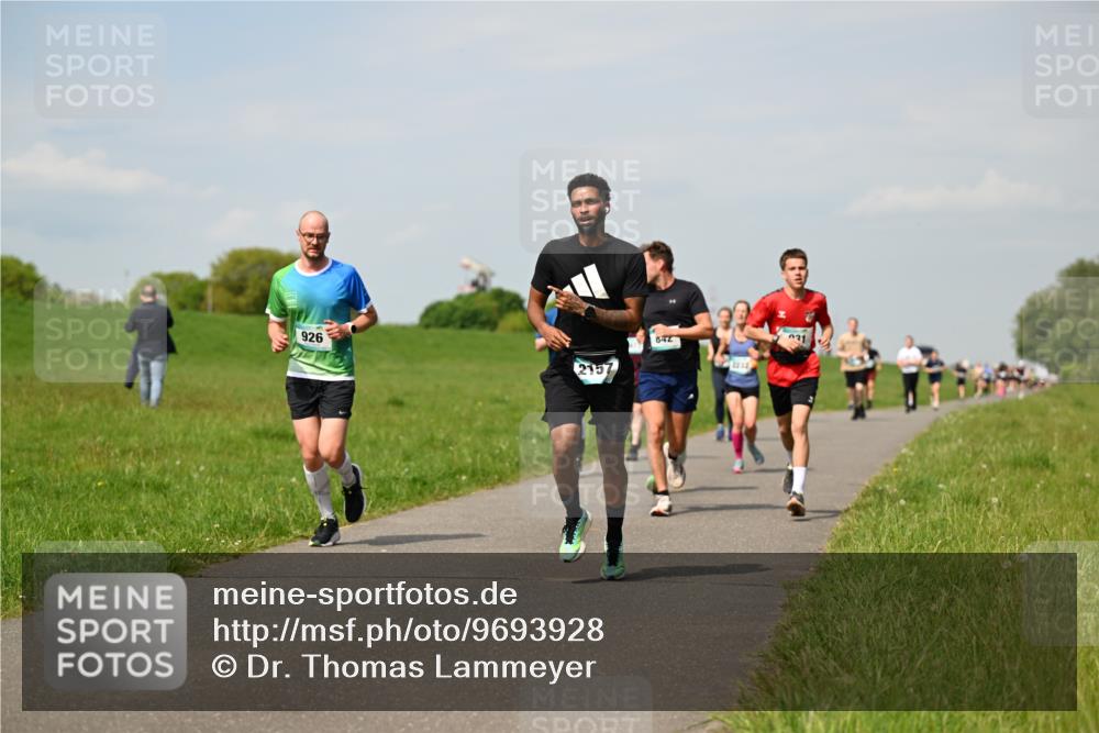 10.05.2026 - 8. Wedeler Halbmarathon Dr. Thomas Lammeyer http://msf.ph/oto/9693928 10.05.2026 11:18:44 Laufen 926, 2157, 842, 031 meine-sportfotos.de