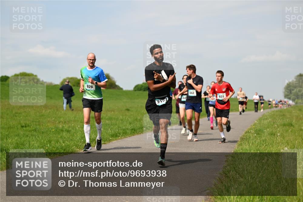 10.05.2026 - 8. Wedeler Halbmarathon Dr. Thomas Lammeyer http://msf.ph/oto/9693938 10.05.2026 11:18:44 Laufen 926, 2157, 842, 931 meine-sportfotos.de