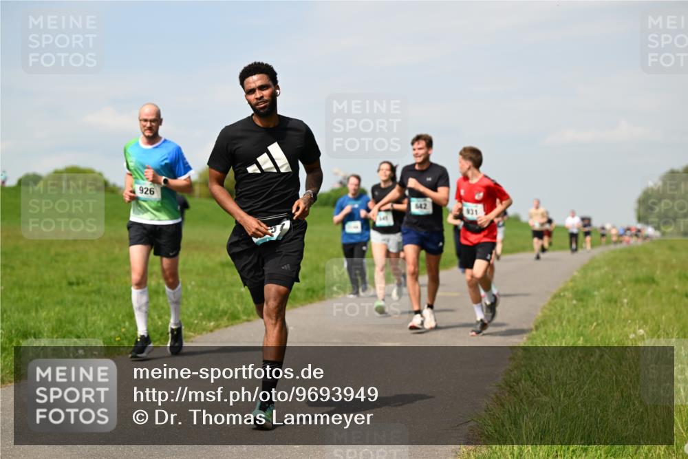 10.05.2026 - 8. Wedeler Halbmarathon Dr. Thomas Lammeyer http://msf.ph/oto/9693949 10.05.2026 11:18:45 Laufen 926, 642 meine-sportfotos.de