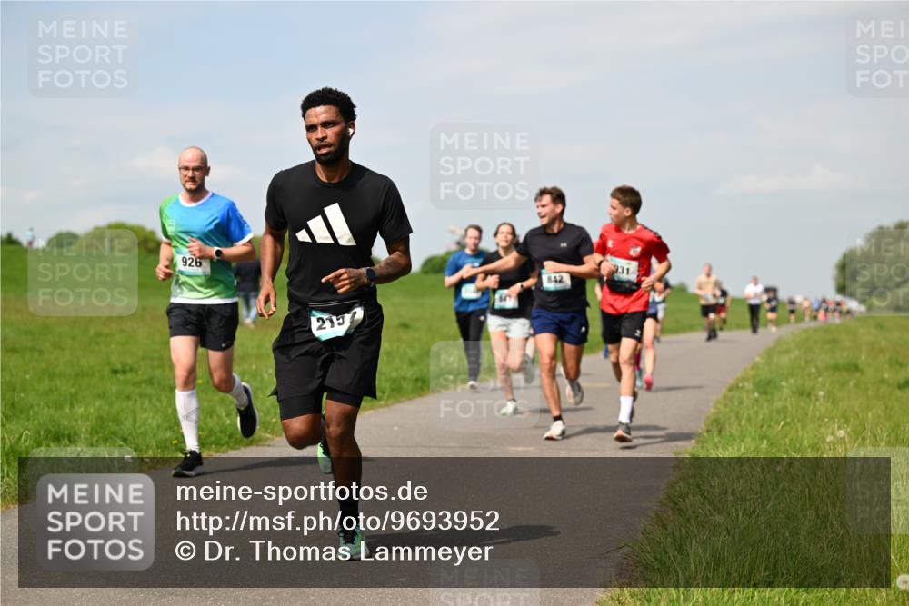 10.05.2026 - 8. Wedeler Halbmarathon Dr. Thomas Lammeyer http://msf.ph/oto/9693952 10.05.2026 11:18:45 Laufen 926, 2157, 842 meine-sportfotos.de