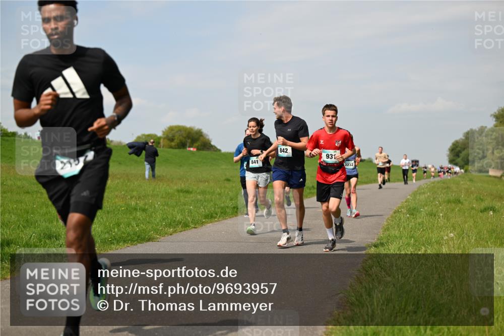10.05.2026 - 8. Wedeler Halbmarathon Dr. Thomas Lammeyer http://msf.ph/oto/9693957 10.05.2026 11:18:46 Laufen 295, 841, 842, 931, 2232 meine-sportfotos.de