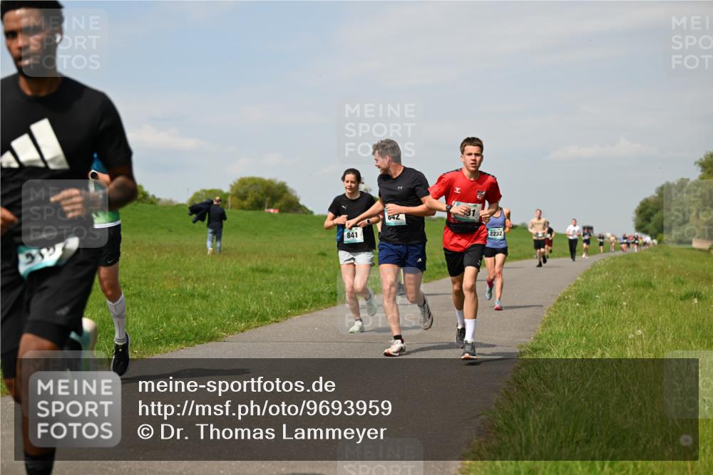 10.05.2026 - 8. Wedeler Halbmarathon Dr. Thomas Lammeyer http://msf.ph/oto/9693959 10.05.2026 11:18:46 Laufen 989, 841, 042, 2232 meine-sportfotos.de