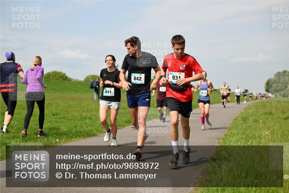 10.05.2026 - 8. Wedeler Halbmarathon Dr. Thomas Lammeyer http://msf.ph/oto/9693972 10.05.2026 11:18:47 Laufen 841, 842, 677, 931, 2232 meine-sportfotos.de