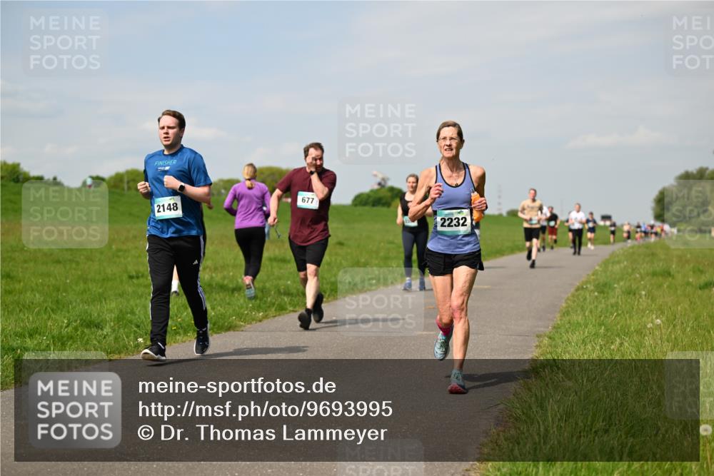 10.05.2026 - 8. Wedeler Halbmarathon Dr. Thomas Lammeyer http://msf.ph/oto/9693995 10.05.2026 11:18:49 Laufen 677, 2148, 2232 meine-sportfotos.de