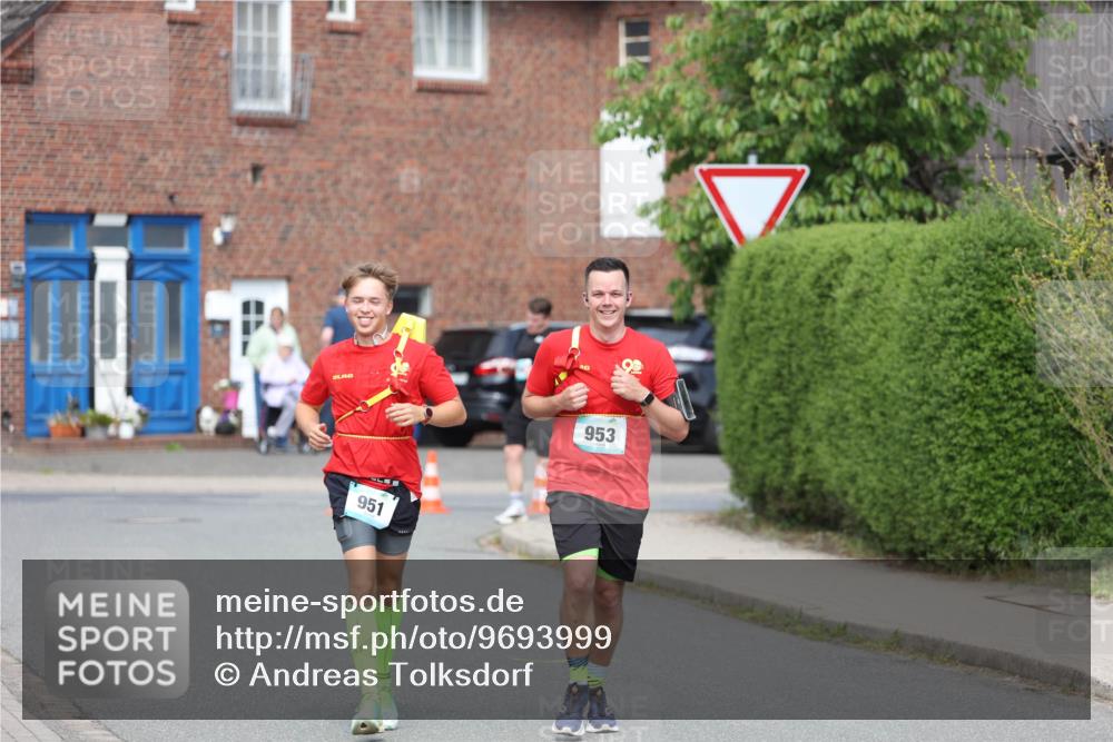 10.05.2026 - 8. Wedeler Halbmarathon Andreas Tolksdorf http://msf.ph/oto/9693999 10.05.2026 10:21:14 Laufen 951, 953 meine-sportfotos.de