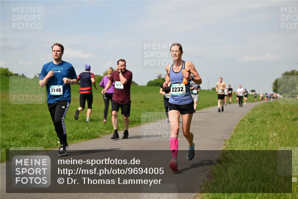 10.05.2026 - 8. Wedeler Halbmarathon Dr. Thomas Lammeyer http://msf.ph/oto/9694005 10.05.2026 11:18:49 Laufen 677, 2148, 2232 meine-sportfotos.de