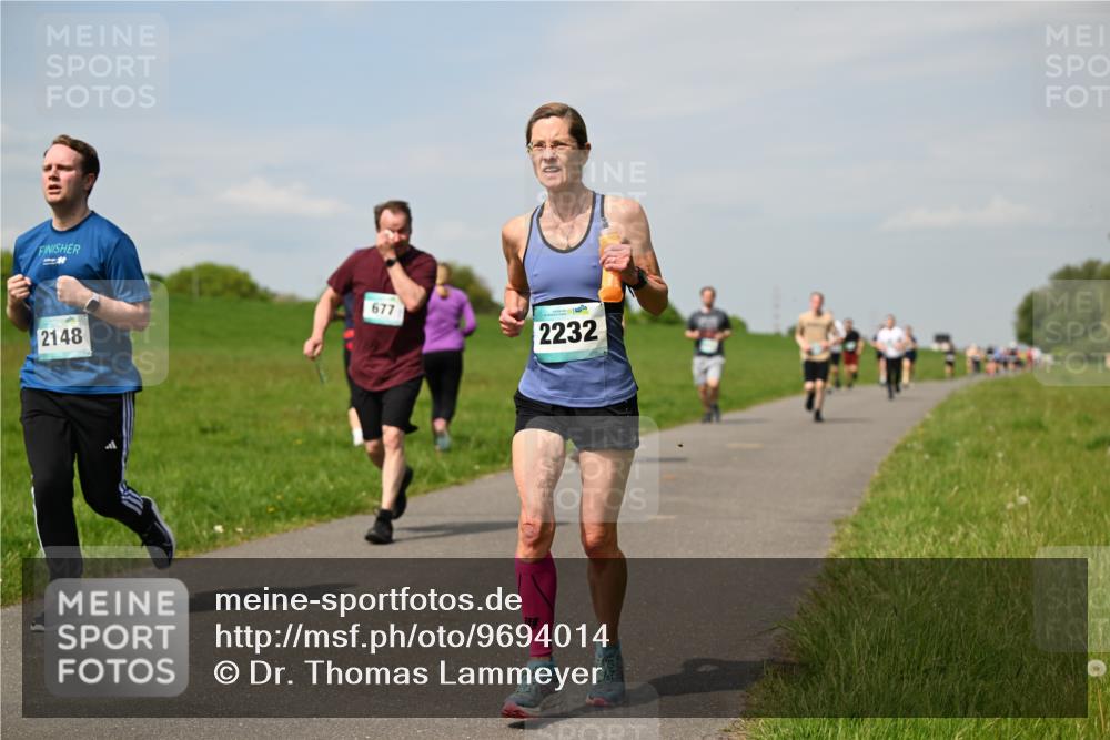 10.05.2026 - 8. Wedeler Halbmarathon Dr. Thomas Lammeyer http://msf.ph/oto/9694014 10.05.2026 11:18:50 Laufen 677, 2148, 2232 meine-sportfotos.de