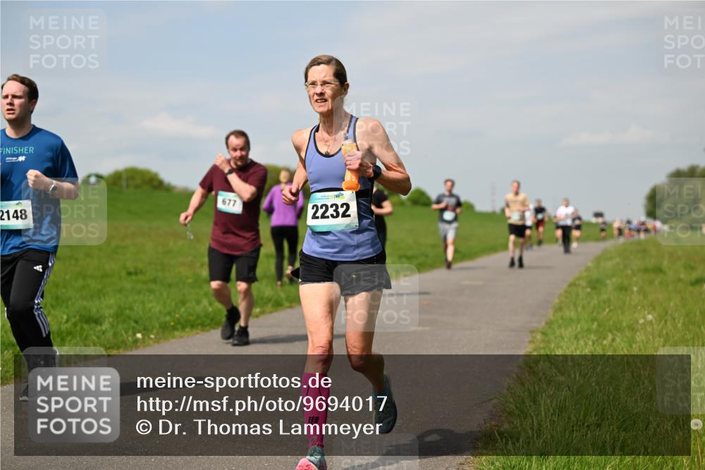 10.05.2026 - 8. Wedeler Halbmarathon Dr. Thomas Lammeyer http://msf.ph/oto/9694017 10.05.2026 11:18:50 Laufen 677, 2232, 2148 meine-sportfotos.de
