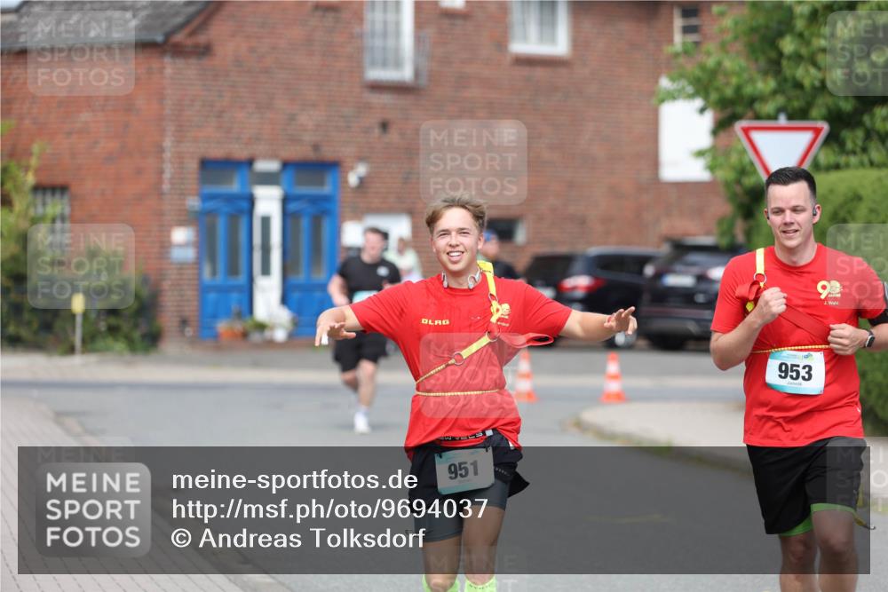 10.05.2026 - 8. Wedeler Halbmarathon Andreas Tolksdorf http://msf.ph/oto/9694037 10.05.2026 10:21:16 Laufen 951, 953 meine-sportfotos.de
