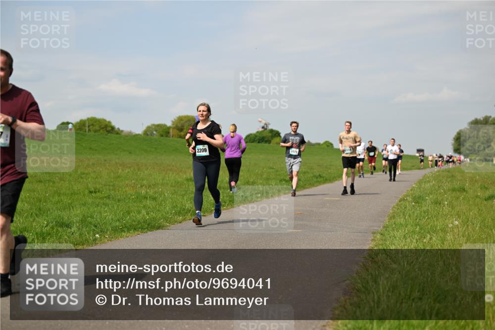 10.05.2026 - 8. Wedeler Halbmarathon Dr. Thomas Lammeyer http://msf.ph/oto/9694041 10.05.2026 11:18:51 Laufen 2209, 2071, 2115 meine-sportfotos.de