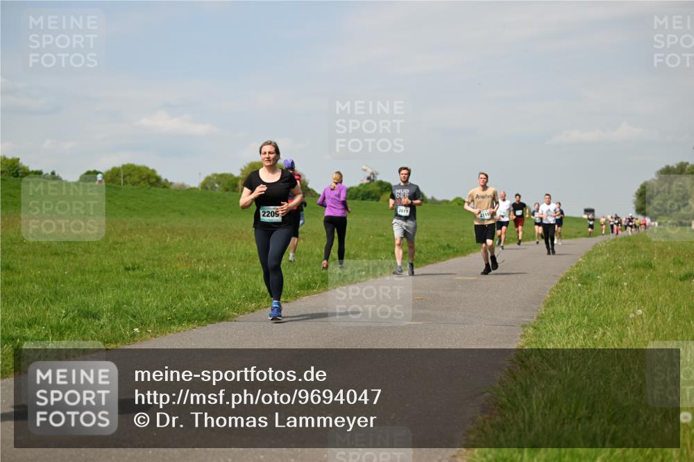 10.05.2026 - 8. Wedeler Halbmarathon Dr. Thomas Lammeyer http://msf.ph/oto/9694047 10.05.2026 11:18:52 Laufen 2071, 2209, 2115 meine-sportfotos.de