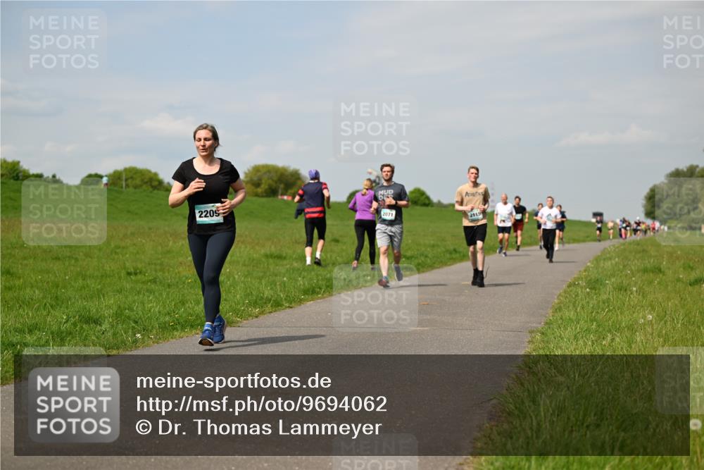 10.05.2026 - 8. Wedeler Halbmarathon Dr. Thomas Lammeyer http://msf.ph/oto/9694062 10.05.2026 11:18:53 Laufen 2205, 2071, 2115 meine-sportfotos.de
