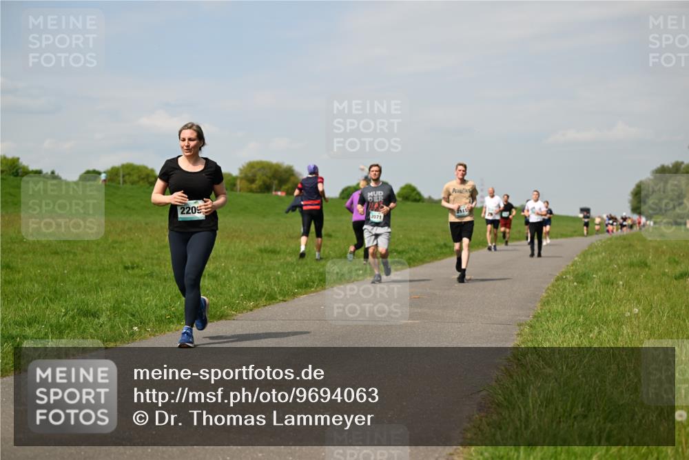 10.05.2026 - 8. Wedeler Halbmarathon Dr. Thomas Lammeyer http://msf.ph/oto/9694063 10.05.2026 11:18:53 Laufen 2209, 2071 meine-sportfotos.de