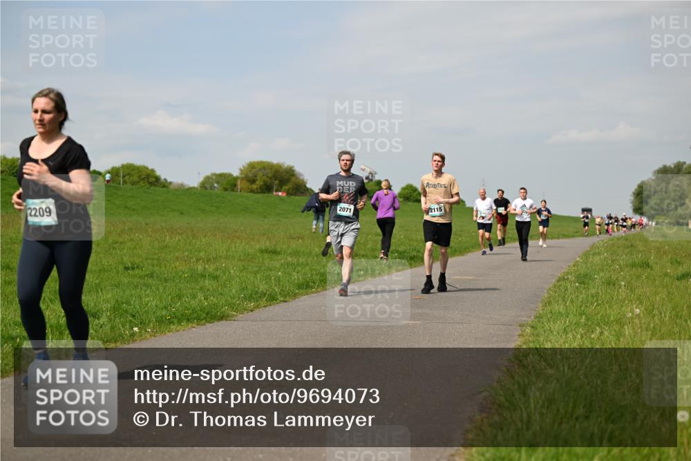 10.05.2026 - 8. Wedeler Halbmarathon Dr. Thomas Lammeyer http://msf.ph/oto/9694073 10.05.2026 11:18:54 Laufen 2209, 2071, 2115 meine-sportfotos.de