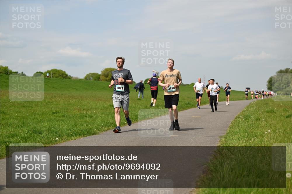 10.05.2026 - 8. Wedeler Halbmarathon Dr. Thomas Lammeyer http://msf.ph/oto/9694092 10.05.2026 11:18:55 Laufen 2071, 2115 meine-sportfotos.de