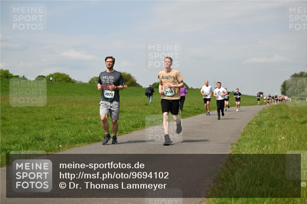 10.05.2026 - 8. Wedeler Halbmarathon Dr. Thomas Lammeyer http://msf.ph/oto/9694102 10.05.2026 11:18:55 Laufen 2071, 2115 meine-sportfotos.de