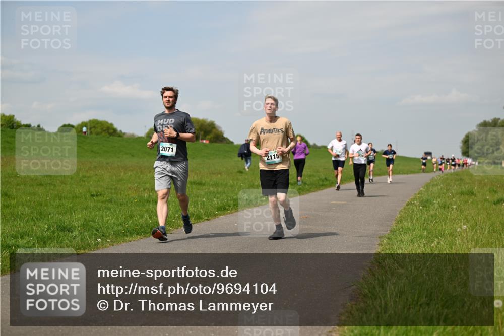 10.05.2026 - 8. Wedeler Halbmarathon Dr. Thomas Lammeyer http://msf.ph/oto/9694104 10.05.2026 11:18:55 Laufen 2071, 2115 meine-sportfotos.de