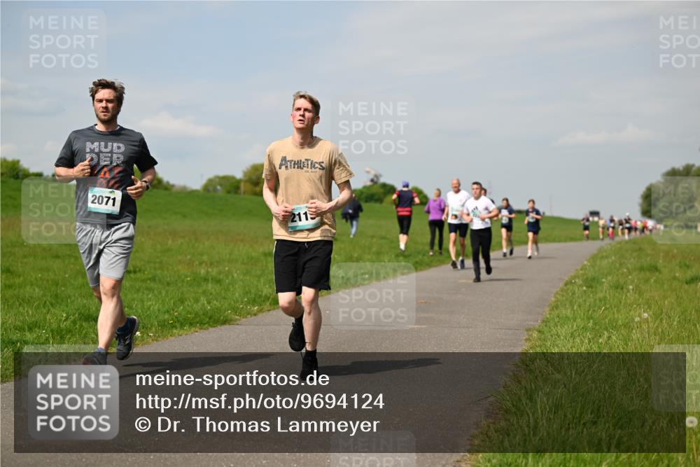 10.05.2026 - 8. Wedeler Halbmarathon Dr. Thomas Lammeyer http://msf.ph/oto/9694124 10.05.2026 11:18:56 Laufen 2071, 2115 meine-sportfotos.de