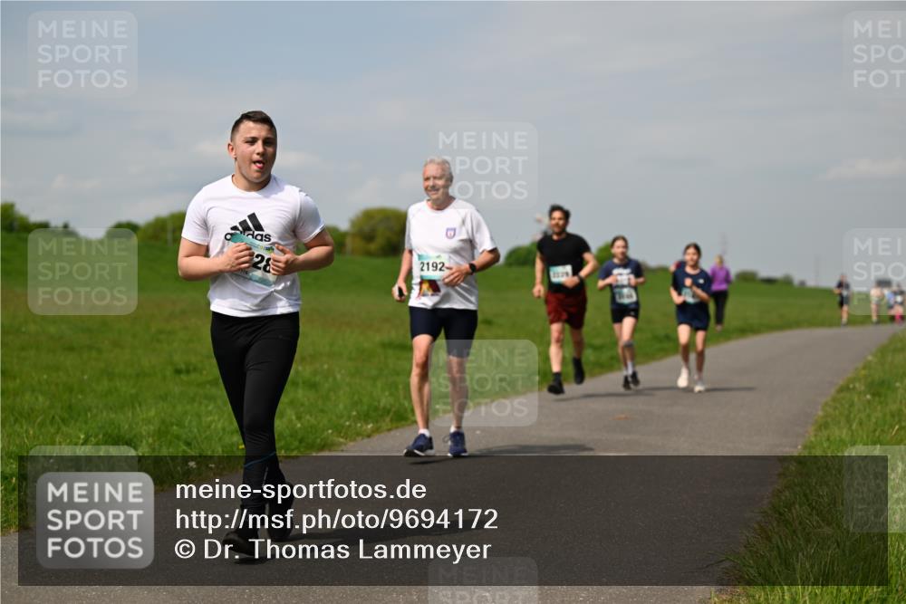 10.05.2026 - 8. Wedeler Halbmarathon Dr. Thomas Lammeyer http://msf.ph/oto/9694172 10.05.2026 11:19:01 Laufen 2192 meine-sportfotos.de