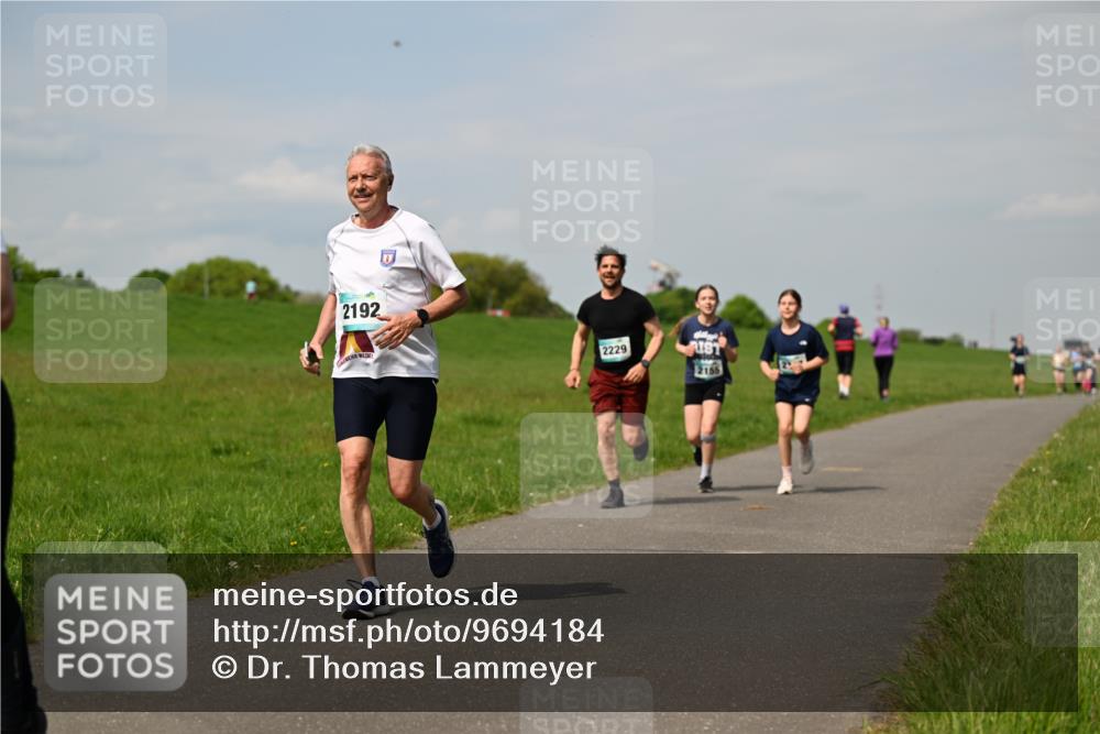 10.05.2026 - 8. Wedeler Halbmarathon Dr. Thomas Lammeyer http://msf.ph/oto/9694184 10.05.2026 11:19:02 Laufen 2192, 2229, 2155 meine-sportfotos.de