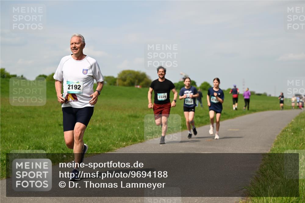 10.05.2026 - 8. Wedeler Halbmarathon Dr. Thomas Lammeyer http://msf.ph/oto/9694188 10.05.2026 11:19:03 Laufen 2192, 2229, 2155 meine-sportfotos.de