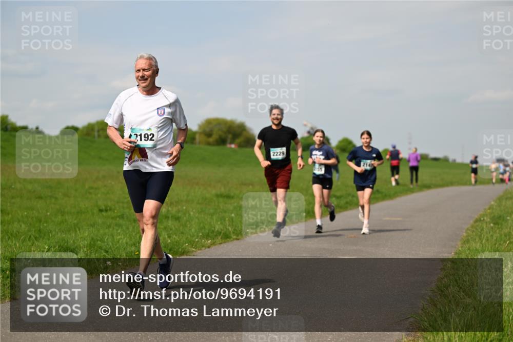 10.05.2026 - 8. Wedeler Halbmarathon Dr. Thomas Lammeyer http://msf.ph/oto/9694191 10.05.2026 11:19:03 Laufen 2192, 2229, 255, 214 meine-sportfotos.de