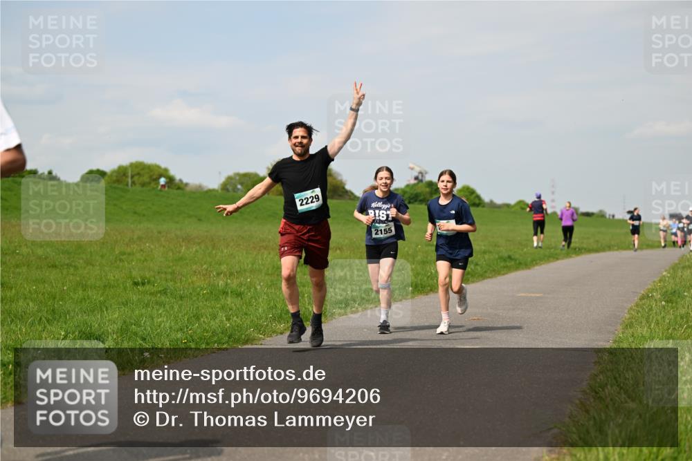 10.05.2026 - 8. Wedeler Halbmarathon Dr. Thomas Lammeyer http://msf.ph/oto/9694206 10.05.2026 11:19:04 Laufen 2229, 2155 meine-sportfotos.de