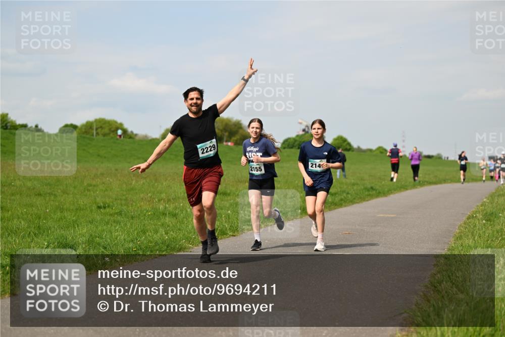 10.05.2026 - 8. Wedeler Halbmarathon Dr. Thomas Lammeyer http://msf.ph/oto/9694211 10.05.2026 11:19:04 Laufen 2229, 2155, 214 meine-sportfotos.de