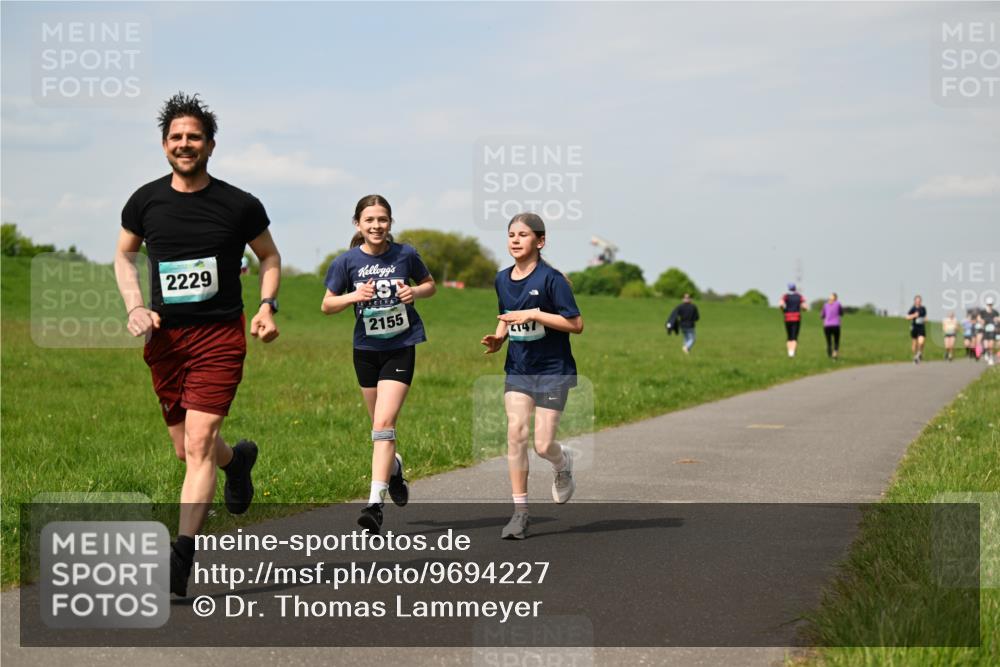 10.05.2026 - 8. Wedeler Halbmarathon Dr. Thomas Lammeyer http://msf.ph/oto/9694227 10.05.2026 11:19:05 Laufen 2229, 2155 meine-sportfotos.de