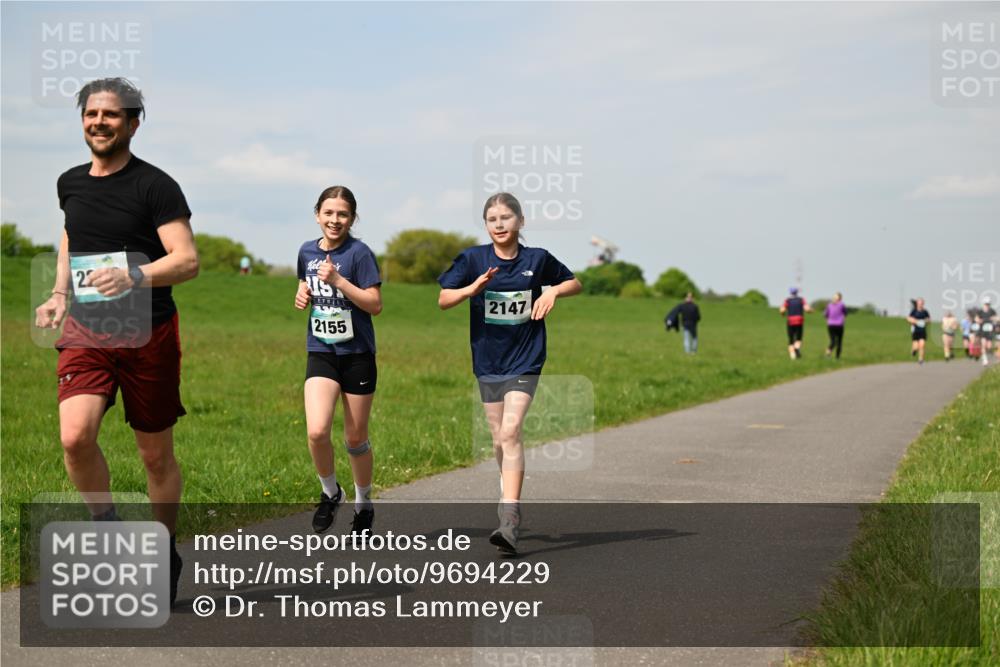10.05.2026 - 8. Wedeler Halbmarathon Dr. Thomas Lammeyer http://msf.ph/oto/9694229 10.05.2026 11:19:05 Laufen 2155, 2147 meine-sportfotos.de