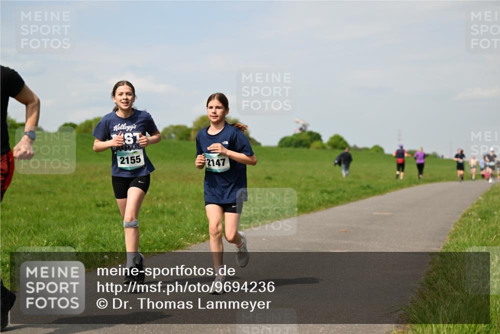 10.05.2026 - 8. Wedeler Halbmarathon Dr. Thomas Lammeyer http://msf.ph/oto/9694236 10.05.2026 11:19:06 Laufen 2155, 2147 meine-sportfotos.de