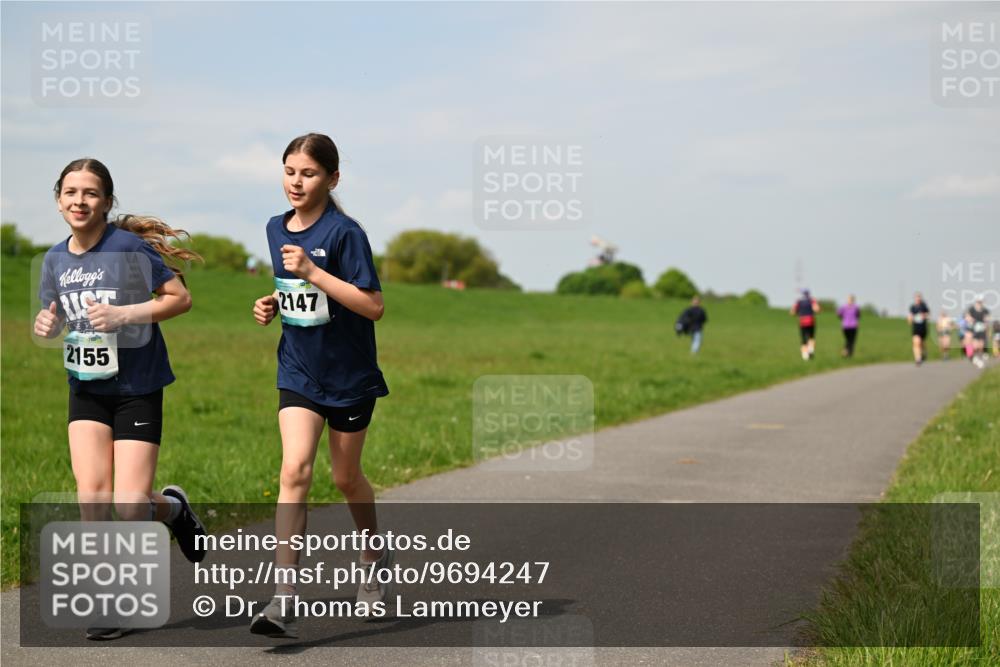 10.05.2026 - 8. Wedeler Halbmarathon Dr. Thomas Lammeyer http://msf.ph/oto/9694247 10.05.2026 11:19:06 Laufen 2155, 2147 meine-sportfotos.de