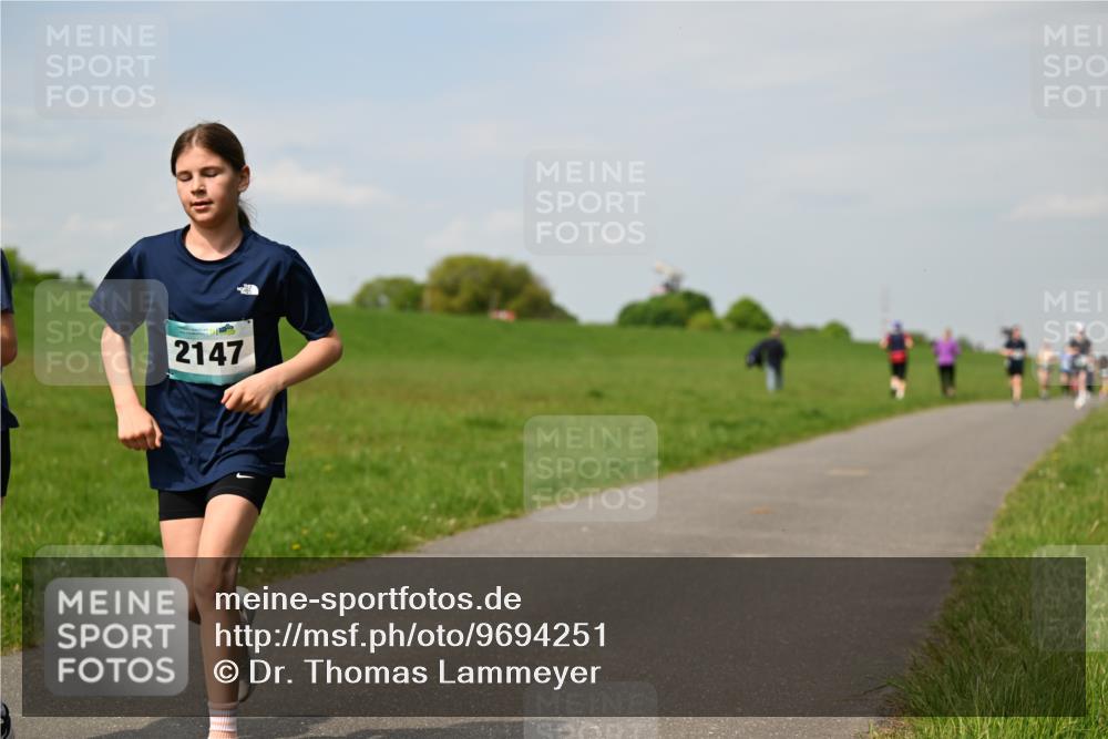 10.05.2026 - 8. Wedeler Halbmarathon Dr. Thomas Lammeyer http://msf.ph/oto/9694251 10.05.2026 11:19:07 Laufen 2147 meine-sportfotos.de