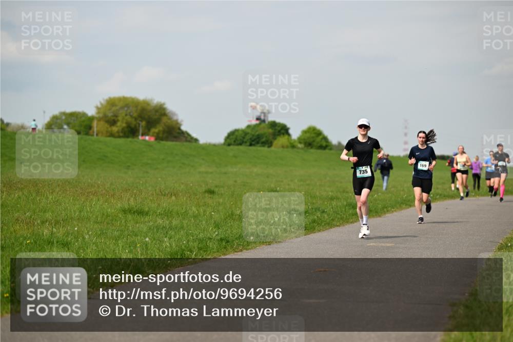 10.05.2026 - 8. Wedeler Halbmarathon Dr. Thomas Lammeyer http://msf.ph/oto/9694256 10.05.2026 11:19:15 Laufen 735, 169 meine-sportfotos.de