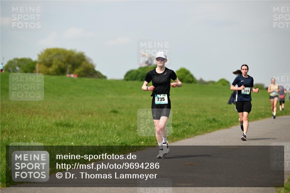 10.05.2026 - 8. Wedeler Halbmarathon Dr. Thomas Lammeyer http://msf.ph/oto/9694286 10.05.2026 11:19:16 Laufen 735, 169 meine-sportfotos.de