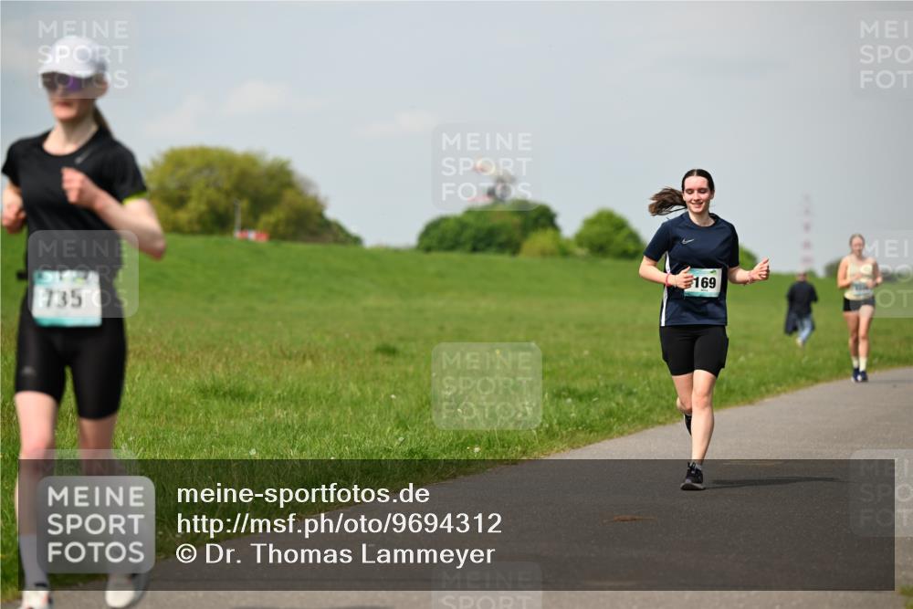 10.05.2026 - 8. Wedeler Halbmarathon Dr. Thomas Lammeyer http://msf.ph/oto/9694312 10.05.2026 11:19:19 Laufen 735, 169 meine-sportfotos.de